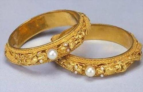 四万金镯，踹掉恋爱脑弟弟,踹掉恋爱脑弟弟，她如何重拾自我